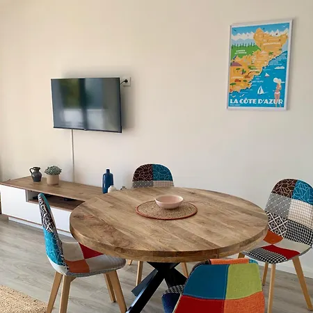 2 Pièces, Moderne Et Lumineux Avec Piscine En Résidence Privée