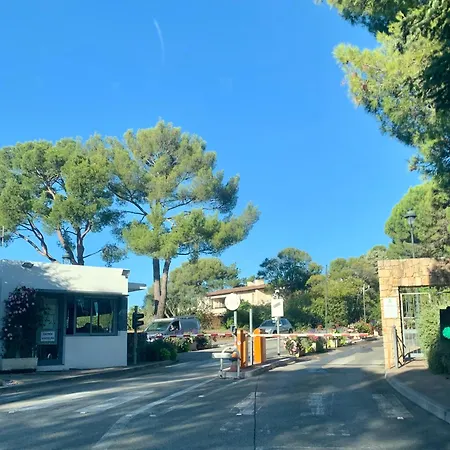 2 Pièces, Moderne Et Lumineux Avec Piscine En Résidence Privée Appartamento